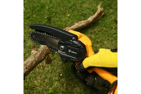 Цепная аккумуляторная пила DEKO DKCHS 20-4, 20В, 2x2.0 А*ч 063-4308