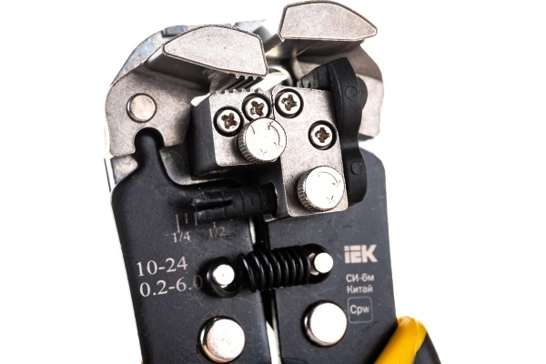 Стриппер IEK автоматический PROFI СИ-6м TFS10-3-06