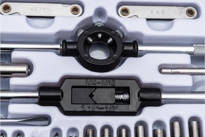 Метрический и дюймовый набор метчиков и плашек ROCKFORCE 60 предметов RF-M060-3