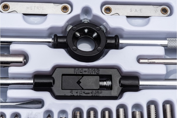 Метрический и дюймовый набор метчиков и плашек ROCKFORCE 60 предметов RF-M060-3