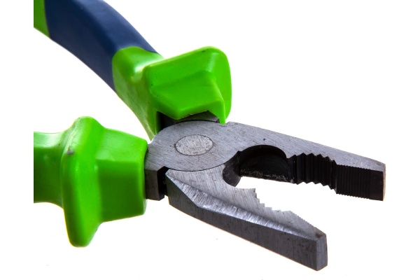 Комбинированные плоскогубцы СИБРТЕХ 200 мм, двухкомпонентные рукоятки 17052