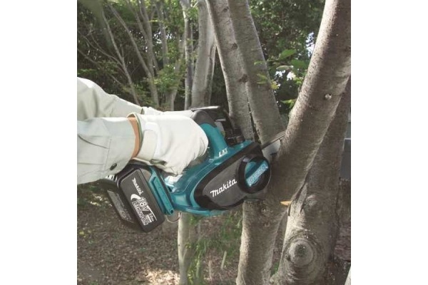 Аккумуляторная цепная пила Makita LXT BUC122Z