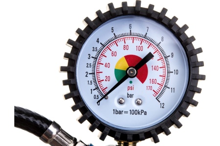 Пистолет для накачки шин с манометром Hogert Technik HT4R757