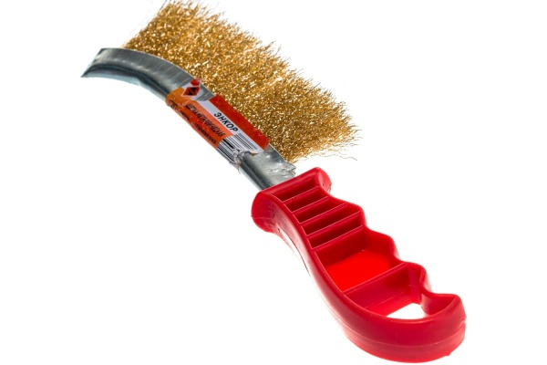 Металлическая щетка Энкор латунь, с пластиковой ручкой 51538