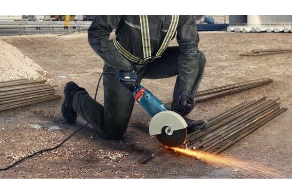 Угловая шлифмашина Bosch GWS 24-230 JZ 06018C3300
