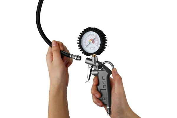 Пистолет для накачки с манометром DEKO DKTG01 018-1126