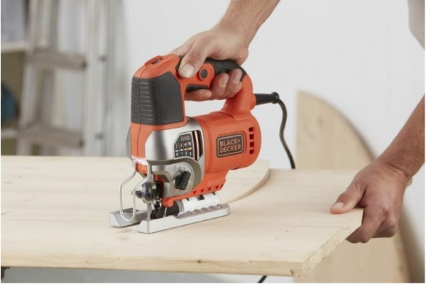 Мощный лобзик Black&Decker BES610K-QS