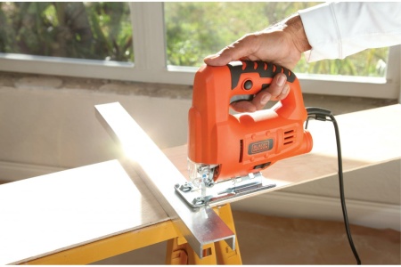 Лобзик Black+Decker JS20