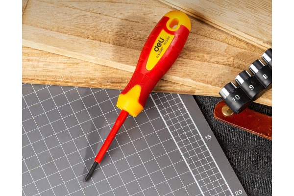 Диэлектрическая крестовая отвертка DELI dl513060 PH0x60, сертификат vde до 1000 В, магнитный наконечник, сталь cr-v, рукоять pp+tpr 110590