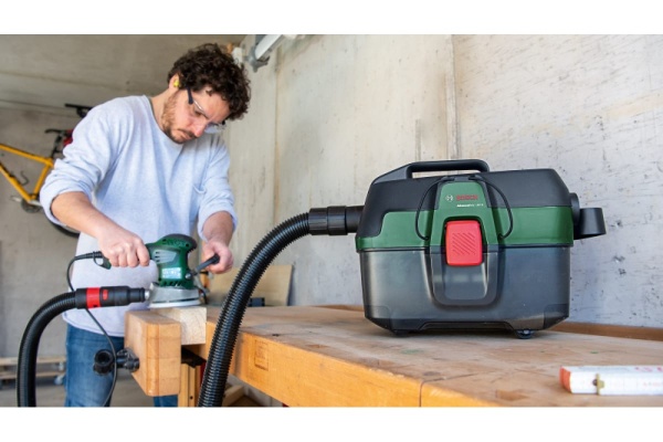 Аккумуляторный пылесос Bosch AdvancedVac 18 06033E1000