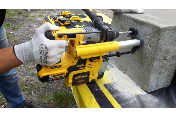 Бесщеточный перфоратор DEWALT DCH275P2