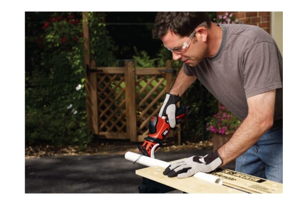 Аккумуляторный сучкорез Black+Decker GKC108