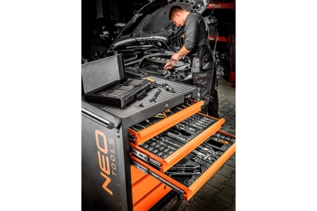 Инструментальная тележка NEO Tools 6 ящиков с набором инструмента 141 шт 84-221+G