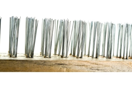 Щетка СОЮЗ 3-х рядная оцинкованная стальная щетина, деревянная рукоятка 9011-01-W03