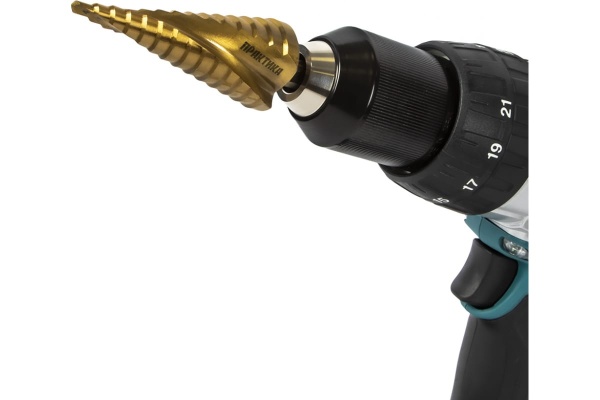 Сверло ступенчатое спиральное с кобальтовым покрытием по металлу (4-30 мм; шаг 2 мм; 3-х гран.хвост.10 мм) ПРАКТИКА 793-770