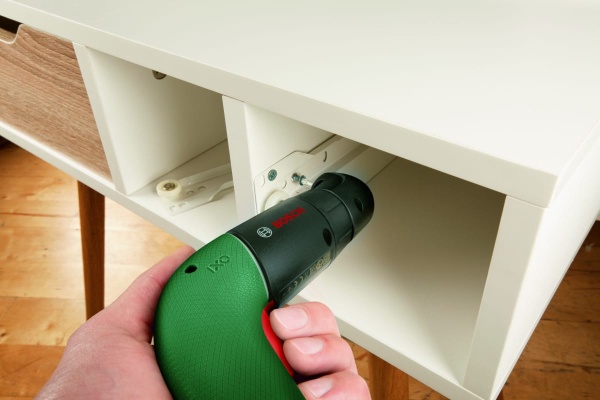 Аккумуляторный шуруповерт Bosch IXO VI 06039C7120