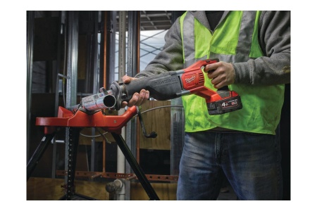 Аккумуляторная сабельная пила Milwaukee M18 BSX-402С 4933447285
