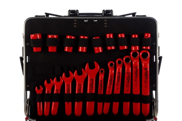 Набор инструментов 1000 V в чемодане KNIPEX KN-989914 Набор инструментов 1000 V в чемодане KNIPEX KN-989914