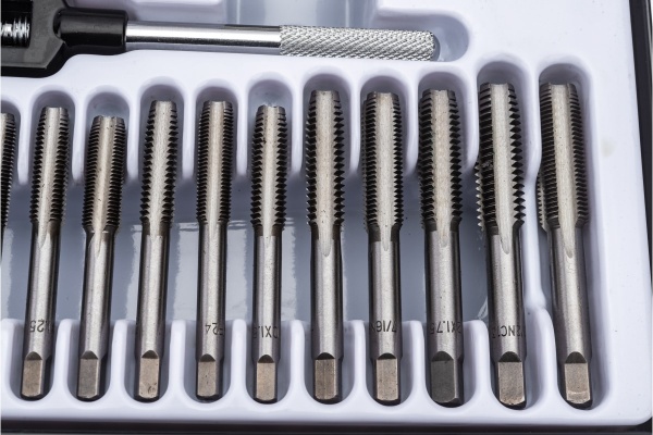 Метрический и дюймовый набор метчиков и плашек ROCKFORCE 60 предметов RF-M060-3