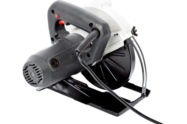 Дисковая пила Makita HS7100