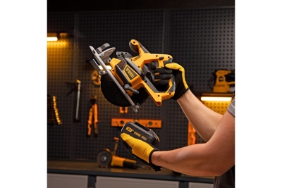 Аккумуляторная циркулярная пила Bosch GKS 18V-68 C 06016B5000