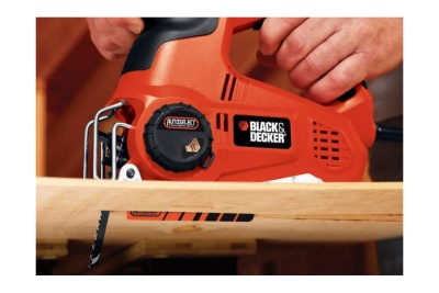 Лобзик Black+Decker KSTR8K