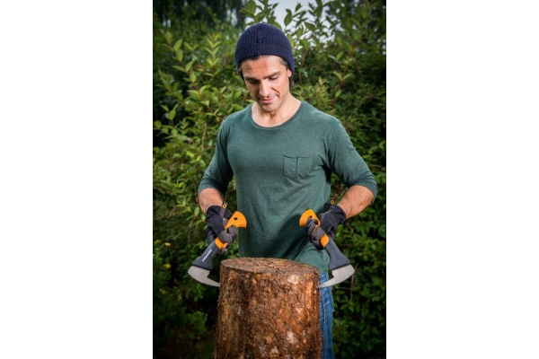 Набор: топор Fiskars X17+ багор малый ХА24 129038