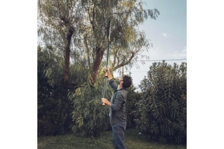 Промонабор Fiskars: телескопический универсальный сучкорез UPX86, насадка пила 1023634