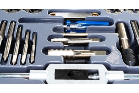 Набор метчиков и плашек Зубр МАСТЕР сталь 9ХС, 35 предметов 28117-H35_z01