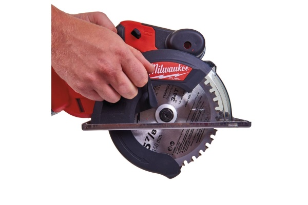 Аккумуляторная циркулярная пила Milwaukee HD18 CS-402B 4933441400