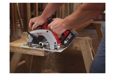 Аккумуляторная циркулярная пила Milwaukee M18 CCS66-502X FUEL 4933451384