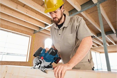 Аккумуляторная циркулярная пила Milwaukee M18 BLCS66-502X 4933464590