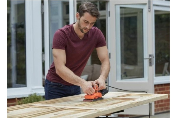 Плоскошлифовальная машина Black&Decker BEW220-QS