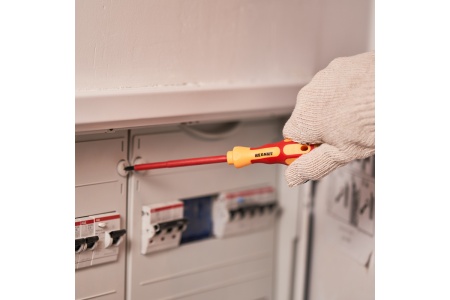 Крестовая отвертка электрика REXANT PH 0х100 мм 12-4716 Крестовая отвертка электрика REXANT PH 0х100 мм 12-4716