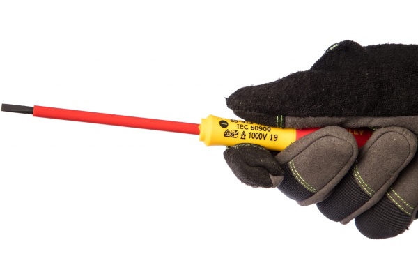 Диэлектрическая отвертка FATMAX 1000V 4 х 100 мм Stanley 0-65-412