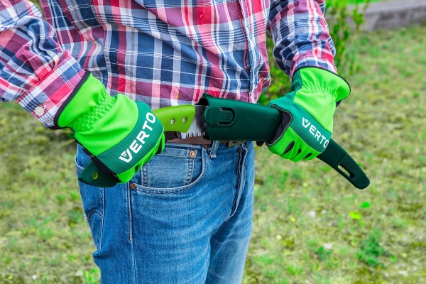 Садовая изогнутая пила в пластмассовом чехоле VERTO 15G101