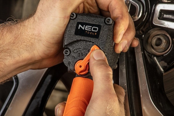 Пневматический ударный гайковерт NEO Tools 1/2", 680 Нм 14-006 Пневматический ударный гайковерт NEO Tools 1/2", 680 Нм 14-006