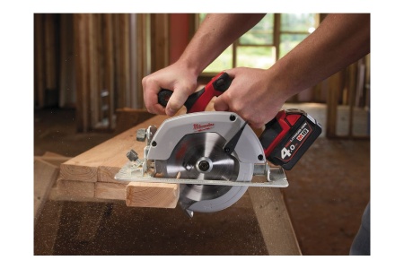 Аккумуляторная циркулярная пила Milwaukee M18 CCS66-502X FUEL 4933451384