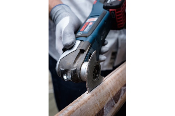 Аккумуляторный универсальный резак Bosch GOP 18V-28 Solo 0.601.8B6.002