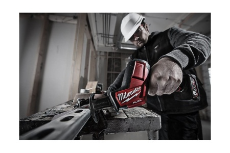 Аккумуляторная сабельная пила Milwaukee M12 CHZ-602X FUEL 4933451511