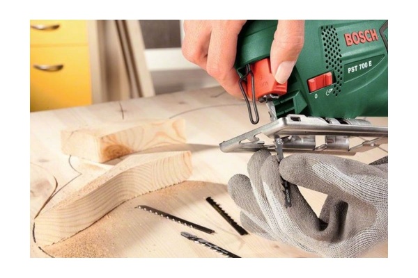 Лобзик Bosch PST 700 0.603.3A0.022