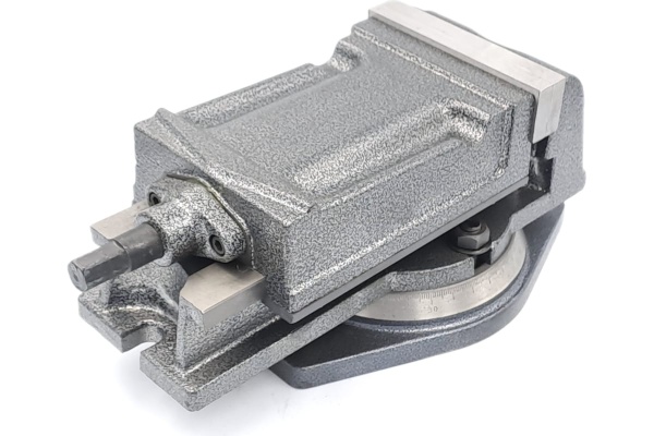 Тиски TORNERI станочные с закрытым винтом поворотные L губок 125 мм 041908