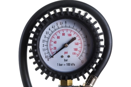 Пистолет для подкачки шин с манометром 12 АТМ для грузовых автомобилей ЭВРИКА ER-76102