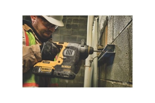 Бесщеточный перфоратор DEWALT DCH273N