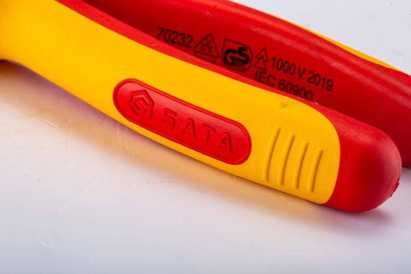 Бокорезы с изолированными рукоятками 6 дюймов Sata 70232