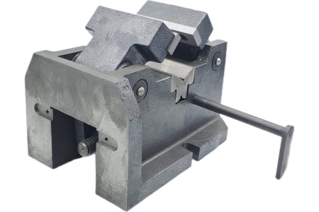 Станочные тиски TORNERI для зажима цилиндр. деталей L губок 100 мм, серия Q62V100 045775