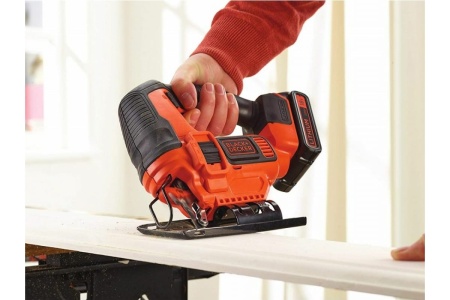 Аккумуляторный лобзик Black&Decker BDCJS18N