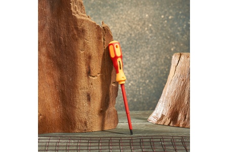 Шлицевая отвертка электрика REXANT SL 4х100 мм 12-4712