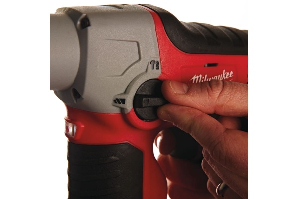 Аккумуляторный перфоратор Milwaukee M12 H-202C 4933431340