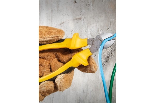 Комбинированные кусачки TRAMONTINA 41006/116 диагональные, 150 мм, с изоляцией 1000 В Б0054514